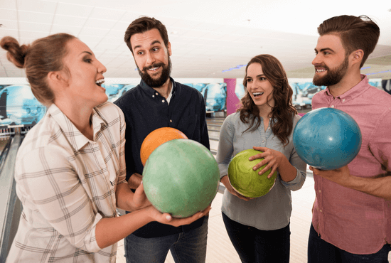 How to Dress for Bowling With Coworkers